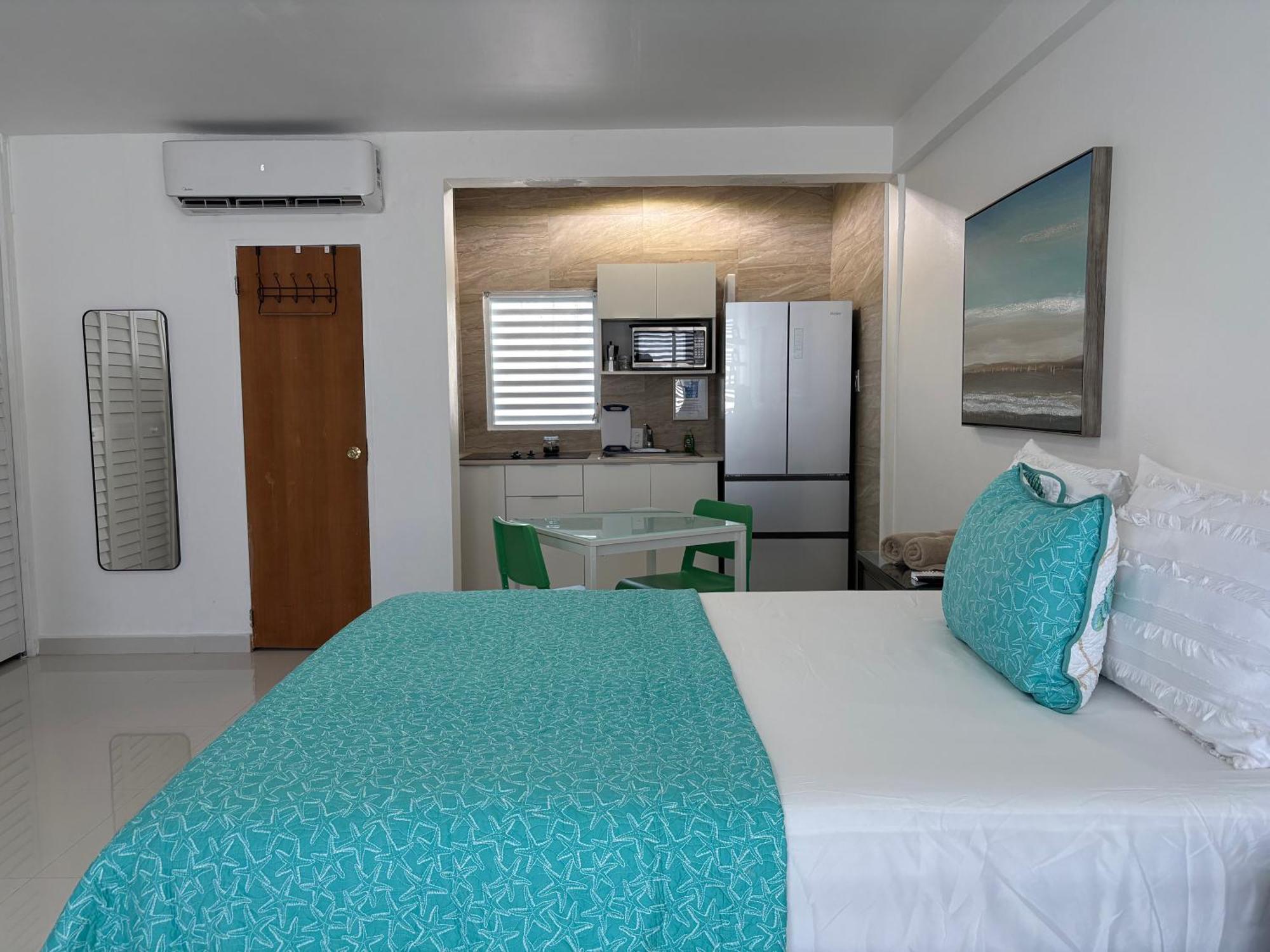 Posada Centric Studio Isla Verde Сан Хуан Екстериор снимка